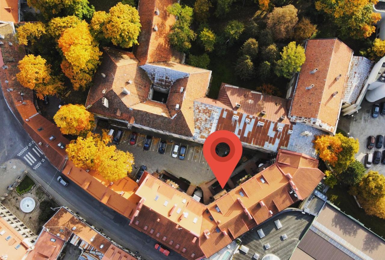 Tomy Old Town Apartments Аеропорт Вільнюс Екстер'єр фото